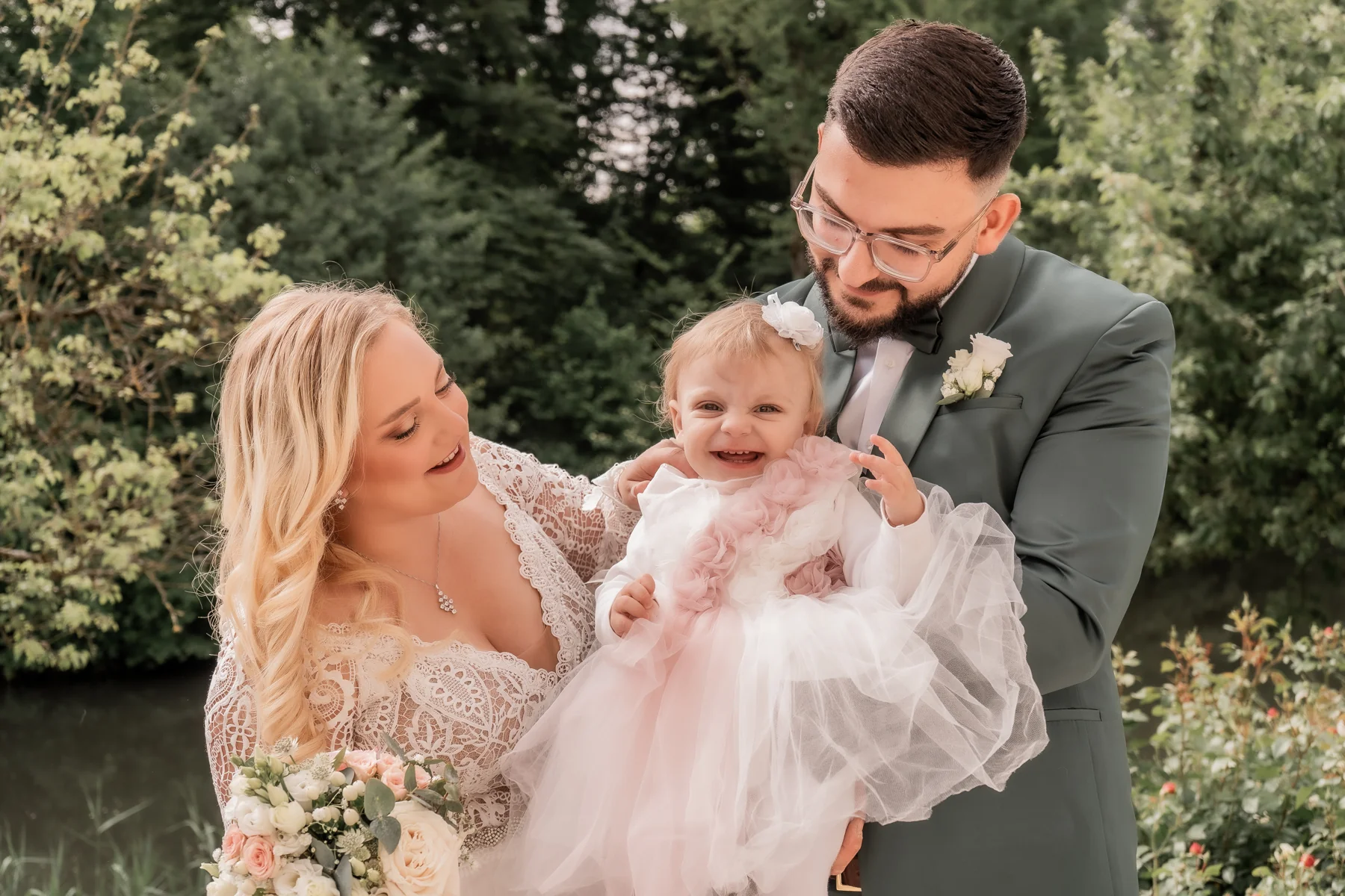 Ein Familienmoment am Hochzeitstag