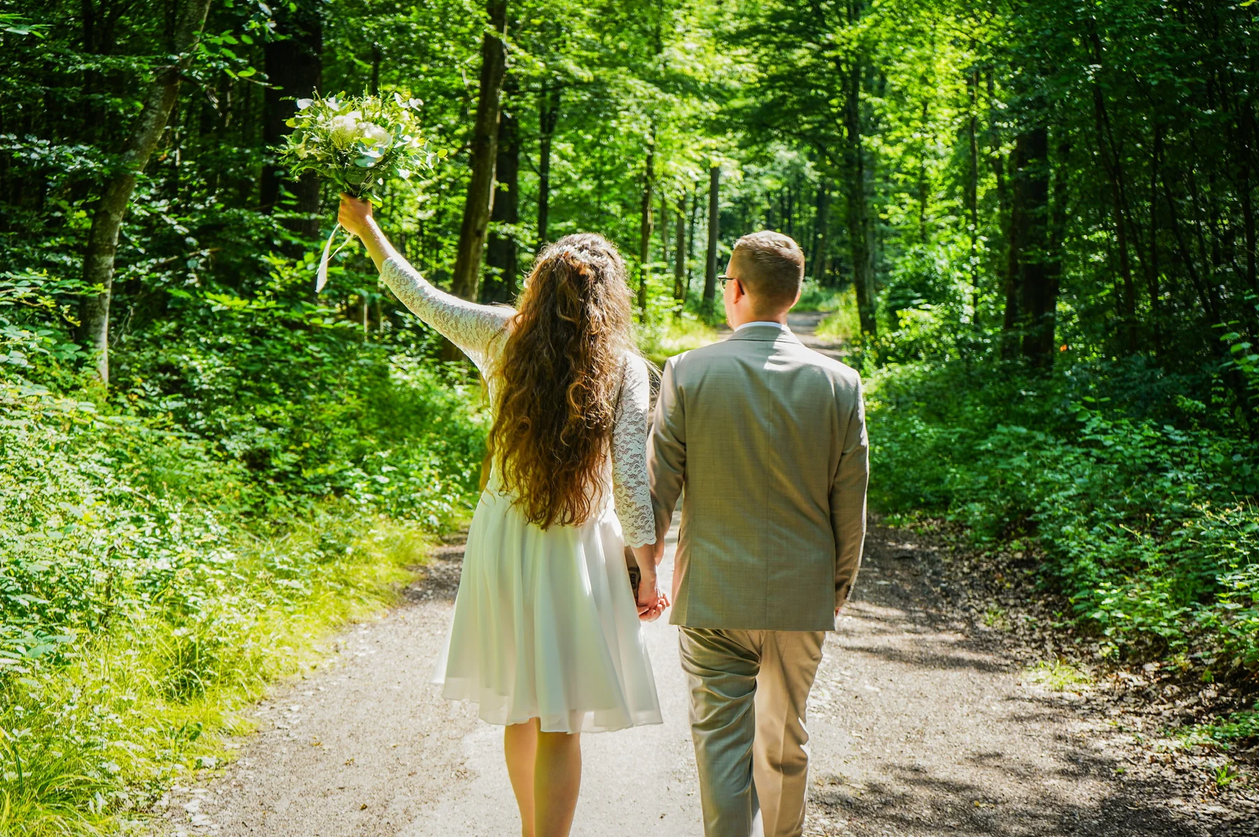 Gemeinsamer Spaziergang im Wald